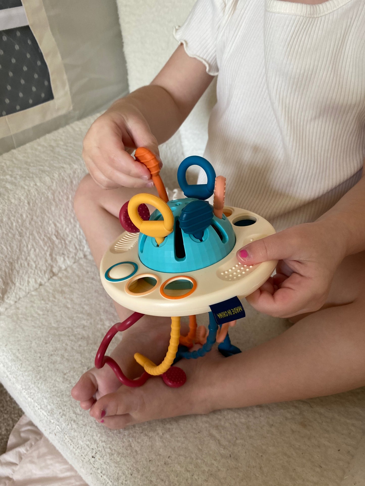UFO silicone pulling toy